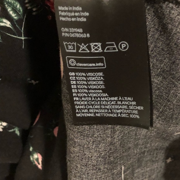 H&M DIVIDED black floral mini dress - Picture 9 of 9